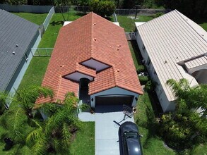 10674 Oak Bend Way in Wellington, FL - Foto de edificio - Building Photo
