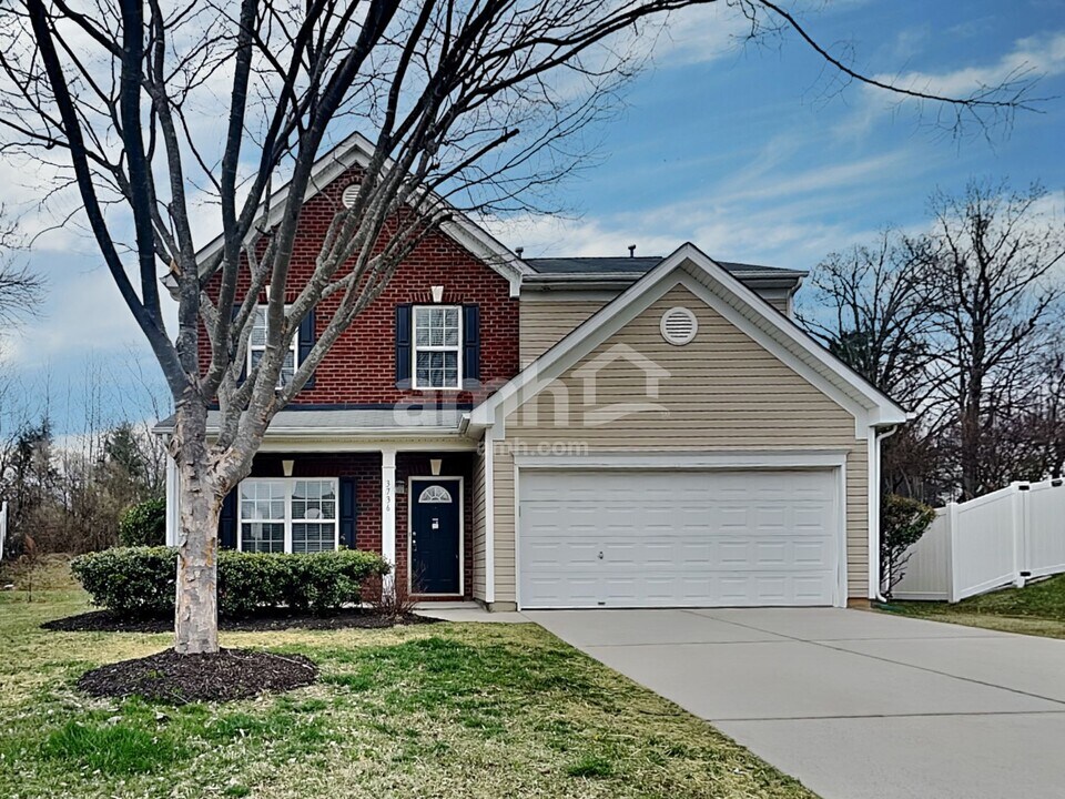 3736 Amber Meadows Dr in Charlotte, NC - Foto de edificio
