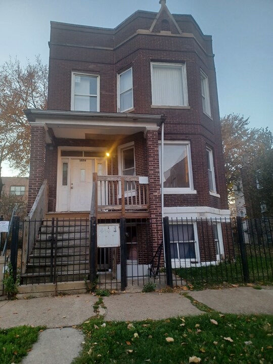 1856 S Harding Ave in Chicago, IL - Building Photo