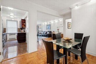 135 E 54th St in New York, NY - Building Photo - Building Photo