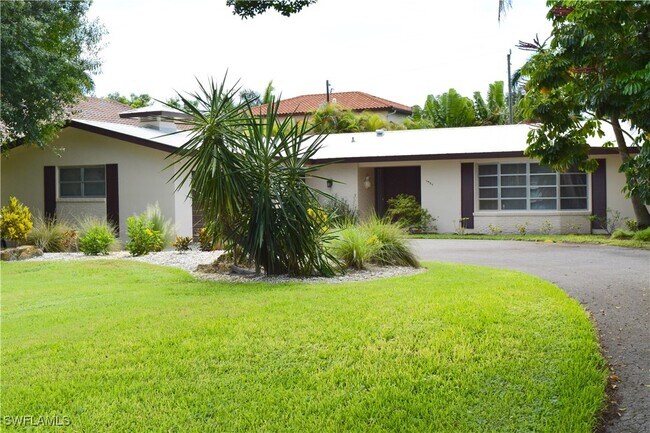 property at 1927 Crayton Rd