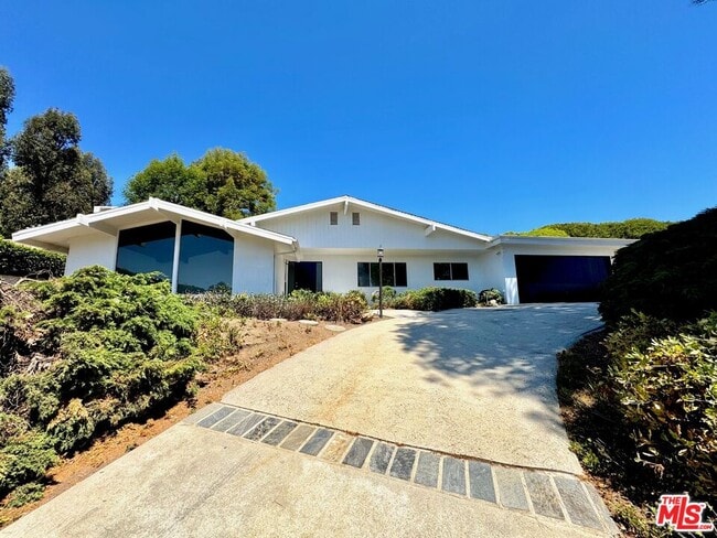 property at 31617 Broad Beach Rd