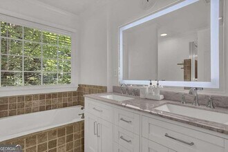 133 Hilltop Dr SW in Atlanta, GA - Building Photo - Building Photo