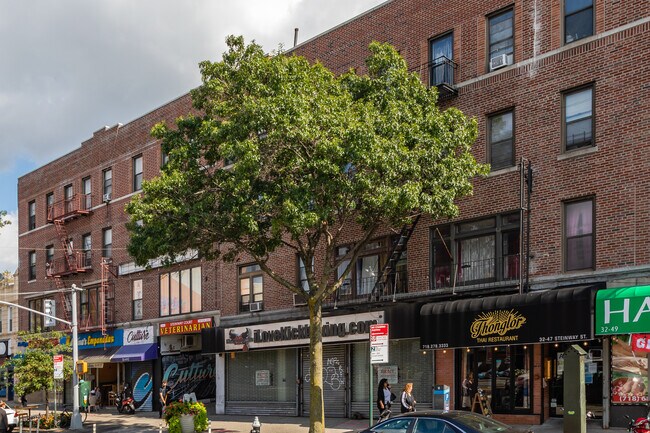 32-41 Steinway St in Long Island City, NY - Foto de edificio - Building Photo