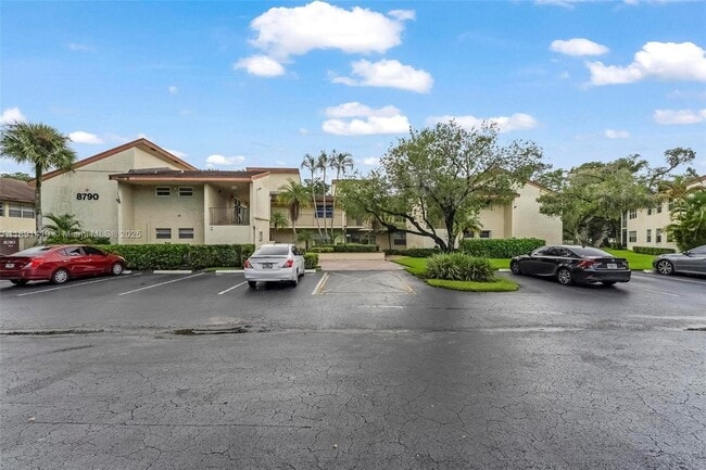 8790 Holly Ct in Tamarac, FL - Building Photo - Building Photo