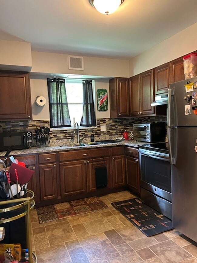 7879 Greenland Pl in Cincinnati, OH - Building Photo - Building Photo