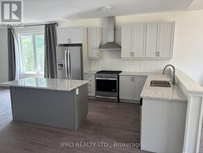 20 62nd St S in Wasaga Beach, ON - Building Photo - Building Photo