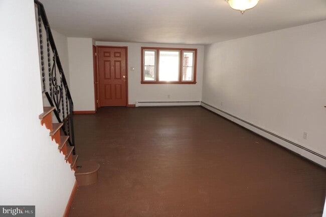 250 E Chestnut St in Norristown, PA - Building Photo - Building Photo