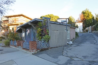 2521-2523 Foothill Blvd in La Crescenta, CA - Building Photo - Primary Photo