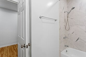 4047 N Broad St, Unit 1st Fl in Philadelphia, PA - Foto de edificio - Building Photo