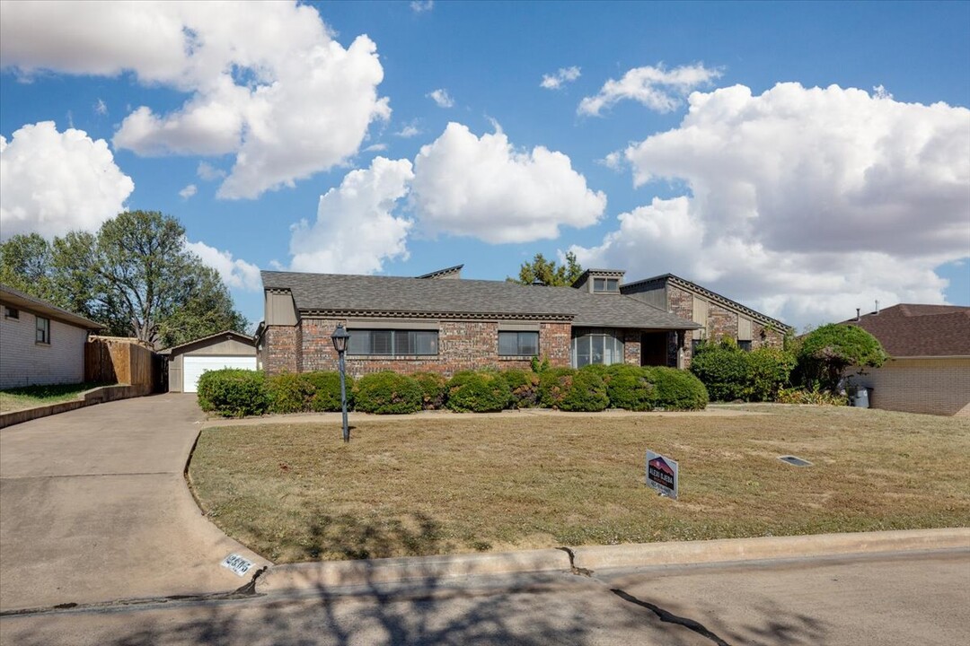 2905 NW Templeton Terrace in Lawton, OK - Building Photo