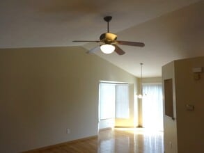 2130 Winding Hollow Dr in Grove City, OH - Building Photo - Building Photo