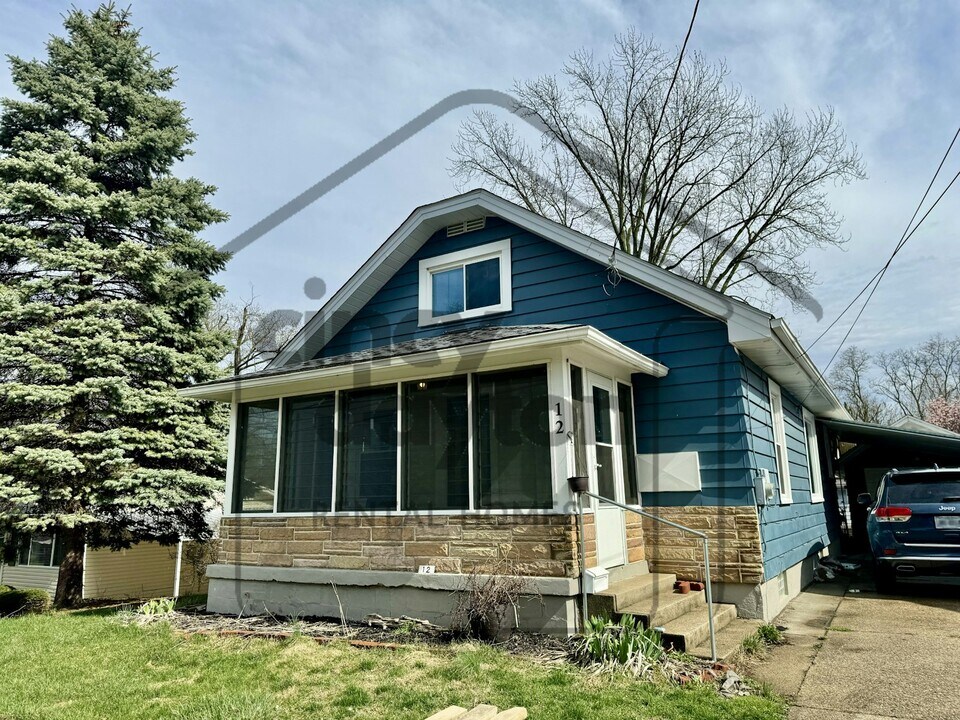 12 Highland St in Franklin, OH - Building Photo