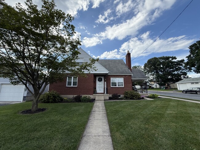 property at 701 W Oak St