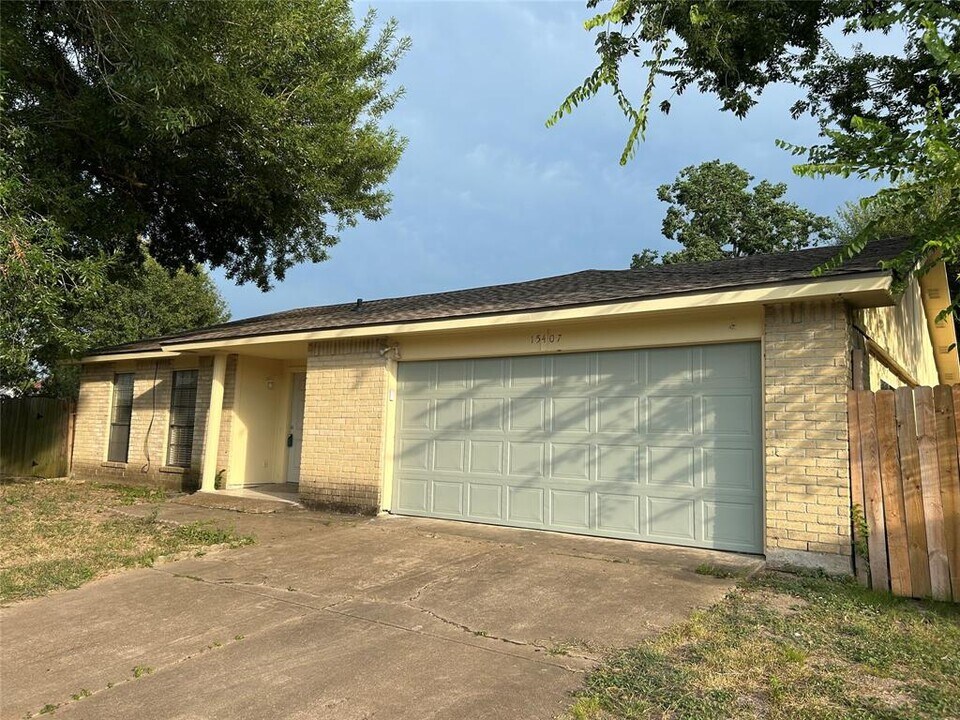15407 La Loma Dr in Houston, TX - Building Photo