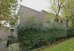 Kinnaird Place in New Westminster, BC - Building Photo