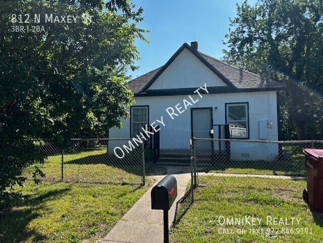 property at 812 N Maxey St
