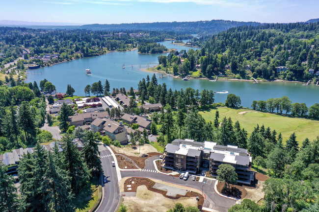 Birnam Oaks at Waverley Greens in Milwaukie, OR - Building Photo - Building Photo