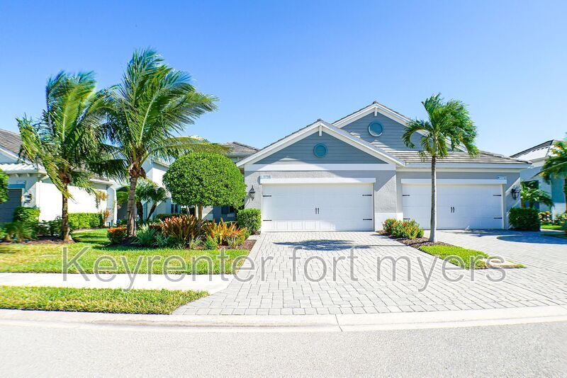 11728 Solano Dr in Ft. Myers, FL - Foto de edificio