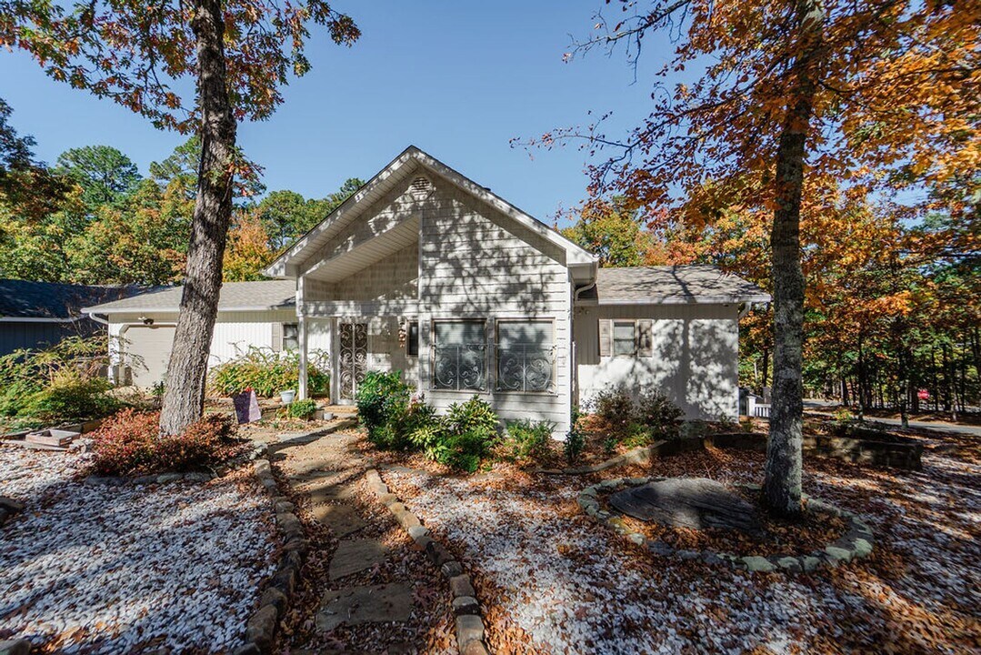 18 Balenciaga Way in Hot Springs, AR - Building Photo