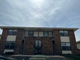 302 W Montgomery St in Odessa, MO - Building Photo