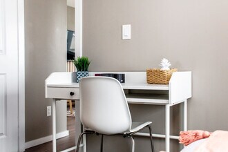 397 Windermere Rd NW in Edmonton, AB - Building Photo - Building Photo
