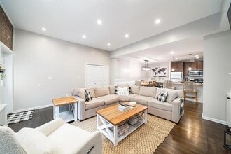 2121 E 1st St in Long Beach, CA - Building Photo - Building Photo