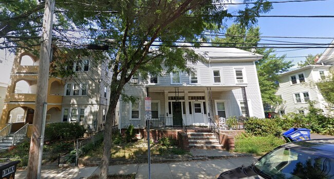 28A Cherry St, Unit 2 in Somerville, MA - Foto de edificio - Building Photo