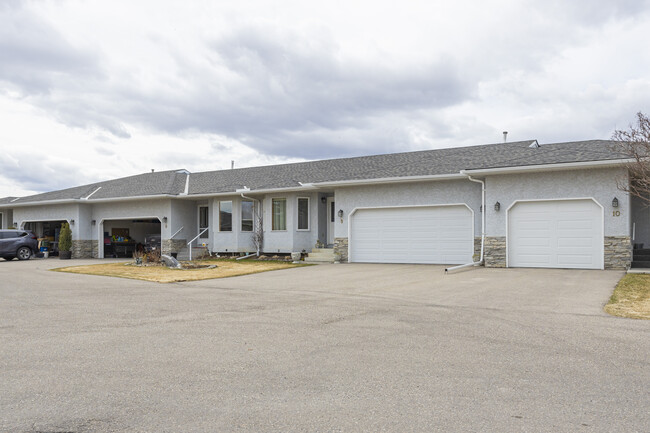 41 Riverview Dr in Cochrane, AB - Building Photo - Building Photo