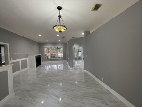 5263 SW 34th Way in Fort Lauderdale, FL - Building Photo - Building Photo