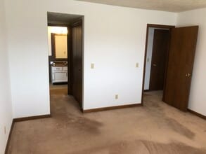 112 N Orr Dr, Unit #1 in Normal, IL - Building Photo - Building Photo