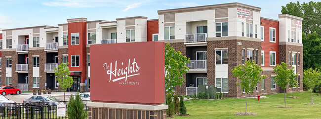 The Heights of Mendota in Mendota Heights, MN - Foto de edificio - Building Photo