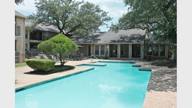 Towering Oaks in San Antonio, TX - Building Photo - Building Photo