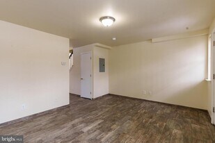 101 E Camden Ave in Moorestown, NJ - Building Photo