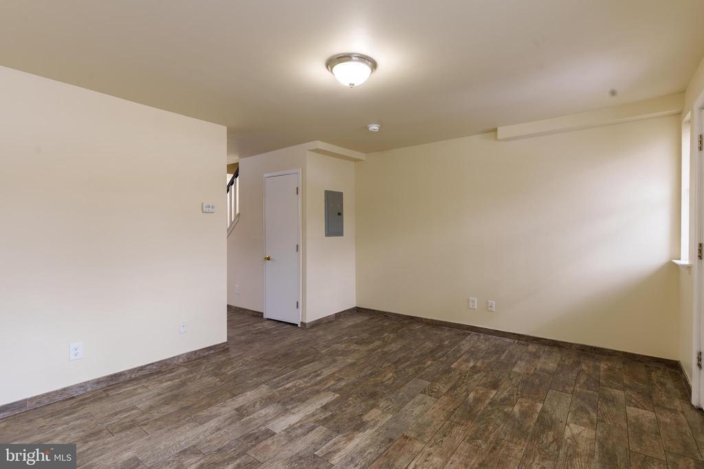 101 E Camden Ave in Moorestown, NJ - Building Photo