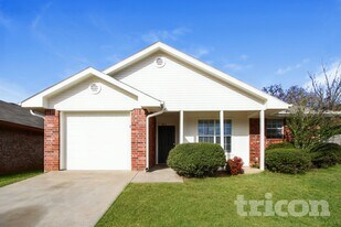 1413 Paco Trail in Denton, TX - Building Photo