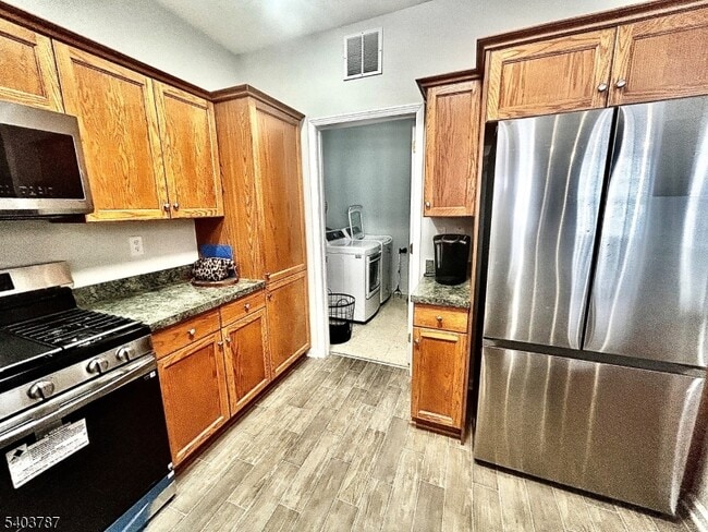 172 Winchester Ct in Clifton, NJ - Building Photo - Building Photo