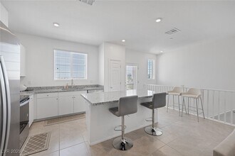 5672 Beguiling Falls St in Las Vegas, NV - Building Photo - Building Photo