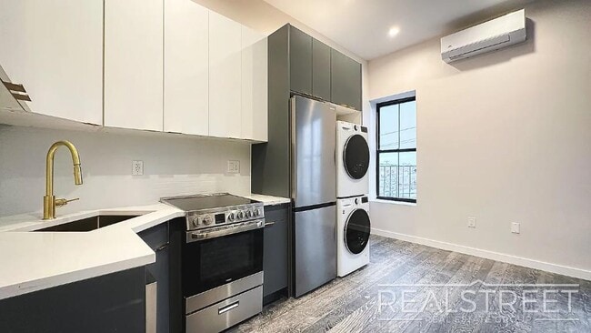 Beadel Street, Unit 2F in Brooklyn, NY - Foto de edificio - Building Photo