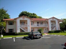 3061 Holiday Springs Blvd in Margate, FL - Building Photo