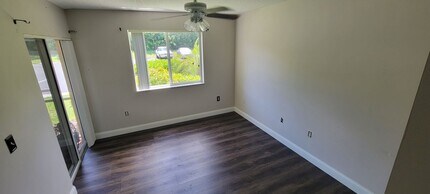 1590 S 42ND Cir, Unit 101 in Vero Beach, FL - Foto de edificio - Building Photo