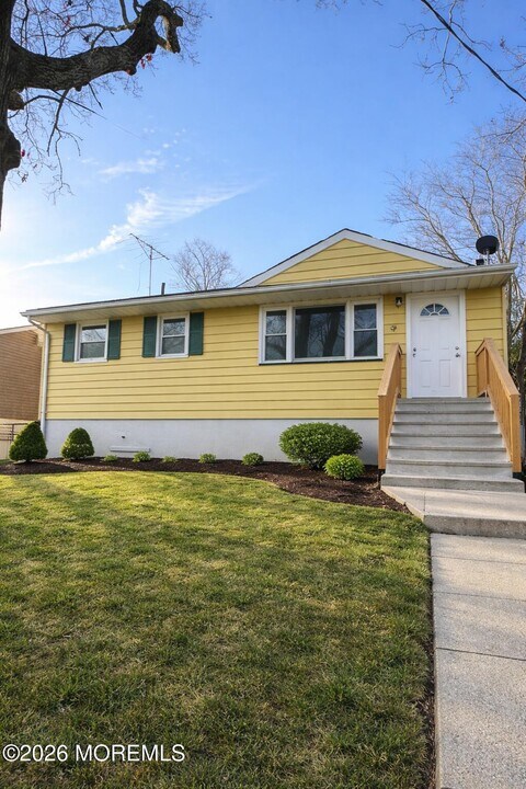 40 Liberty St in Freehold, NJ - Building Photo