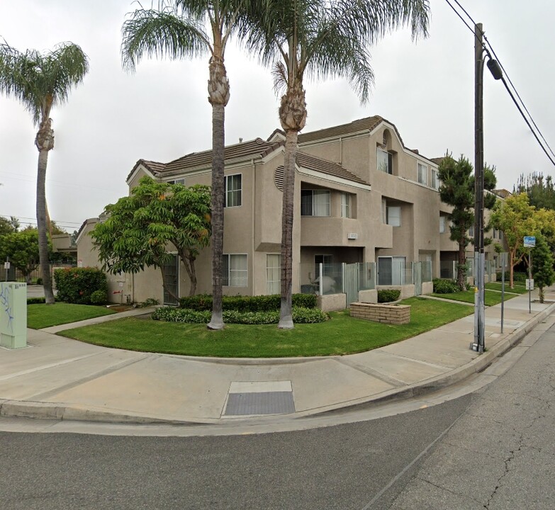 800 Magnolia Ave in Fullerton, CA - Foto de edificio