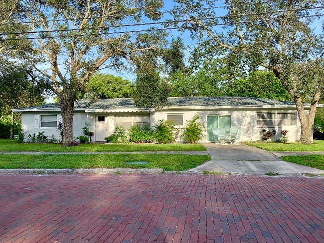 270 4th St NW, Unit B- Tropical Hideaway