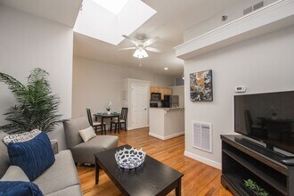 711 W Broad St in Richmond, VA - Building Photo - Building Photo