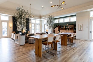 Crescent Woods in Gahanna, OH - Building Photo