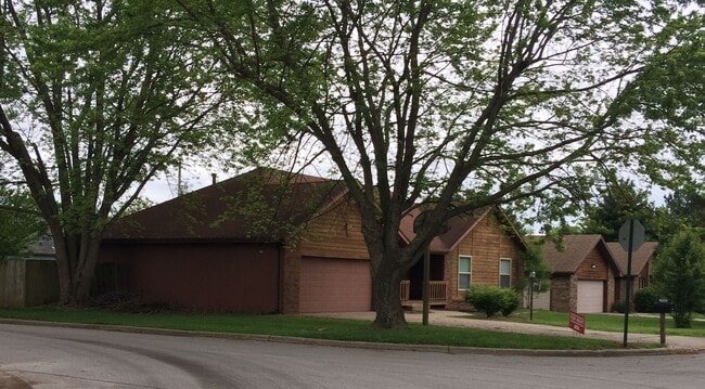 3716 N Pickwick Ave