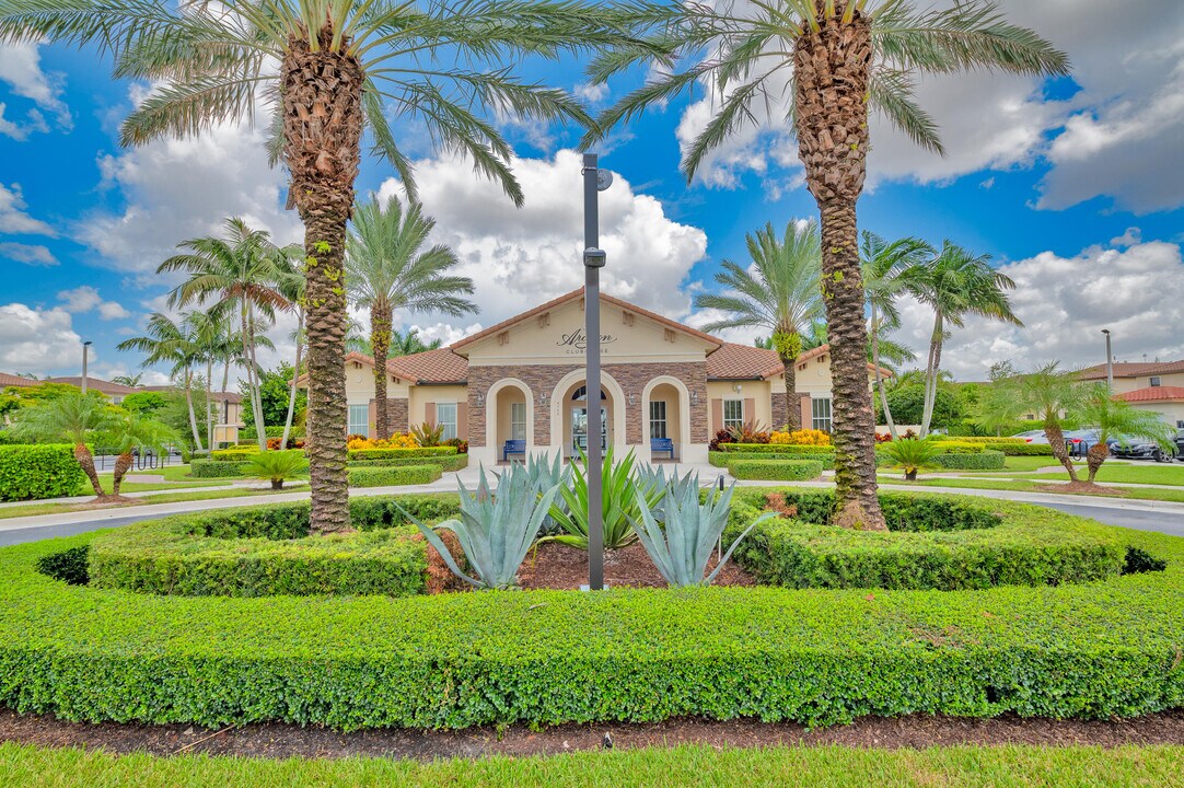 3526 W 86th Terrace in Hialeah, FL - Building Photo