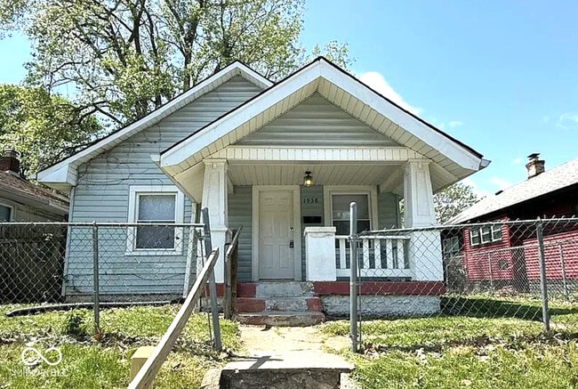 1938 N Dearborn St