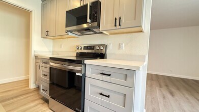 280 Easy St in Mountain View, CA - Building Photo - Building Photo